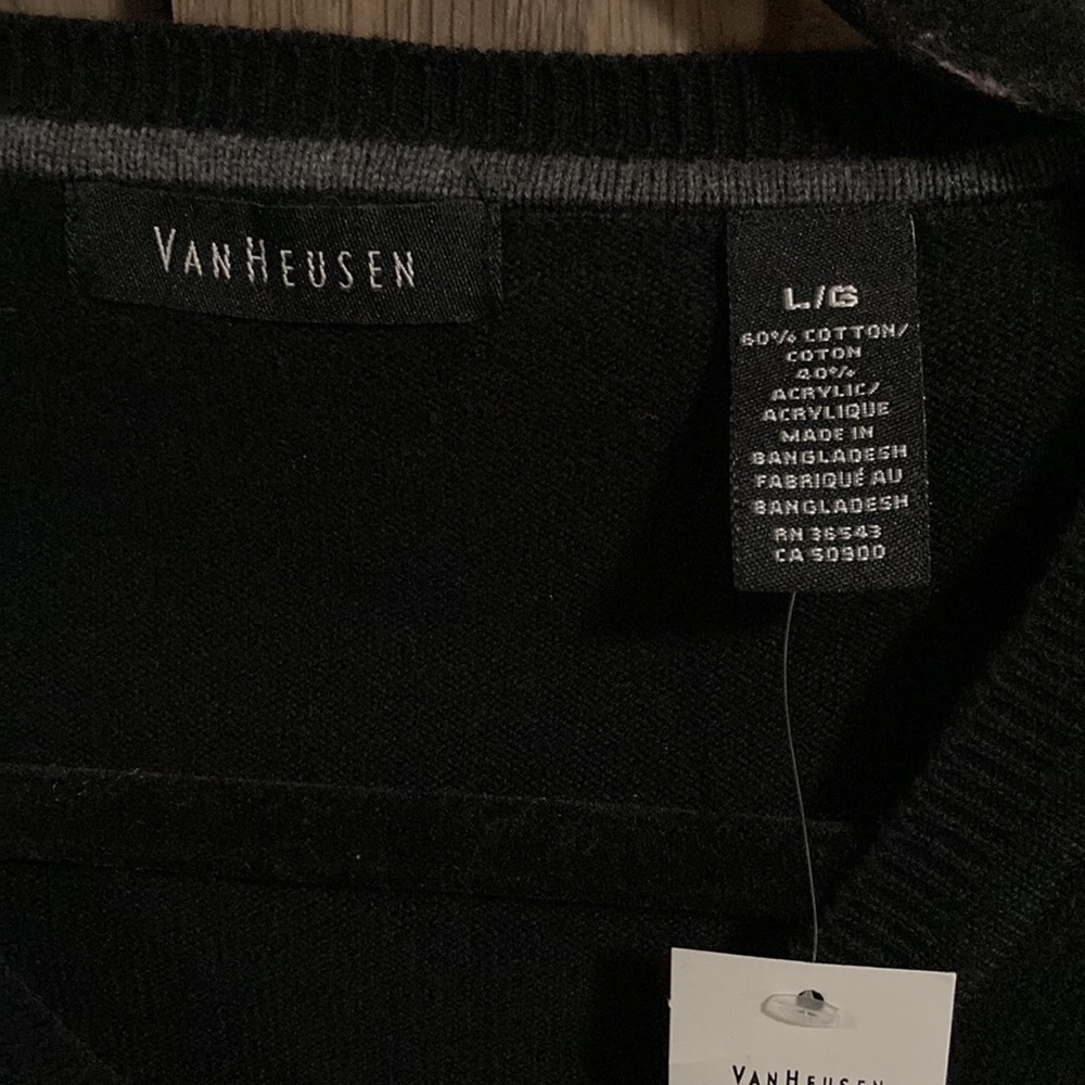 NWT - Men’s Van Heusen V-Neck Black Sweater (L) - Picture 3 of 8